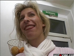 Blondie shows body and dildos herself